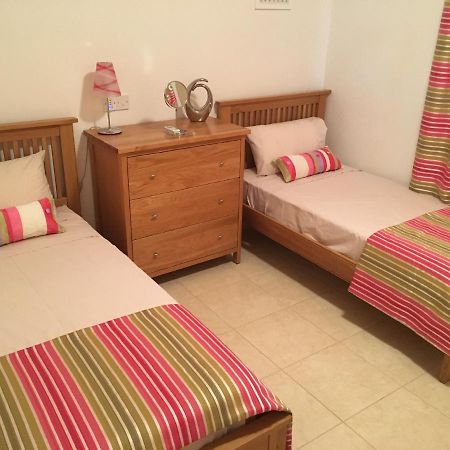 Excellent 2 Bed Apartment มานเดรีย ภายนอก รูปภาพ
